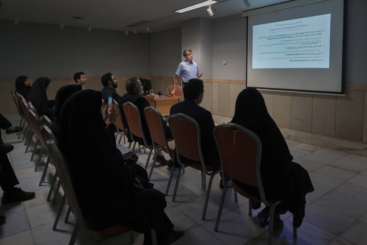 برگزاری دوره آموزشی «اصول و نکات کاربردی در جابه‌جایی اشیای موزه‌ای» در موزه حرم رضوی