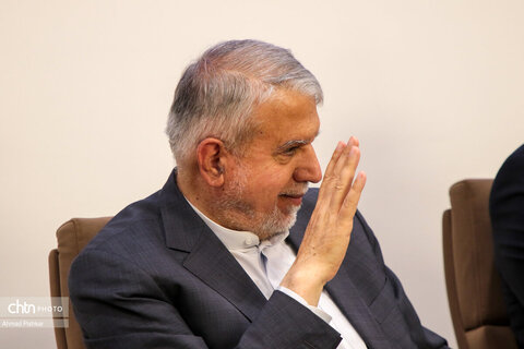 نشست صالحی امیری با نمایندگان تشکل ها، مدیران کل و معاونین صنایع دستی کل کشور