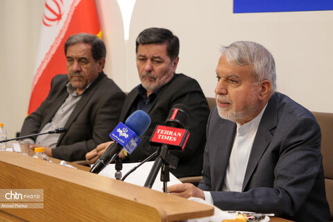 نشست صالحی امیری با نمایندگان تشکل ها، مدیران کل و معاونین صنایع دستی کل کشور