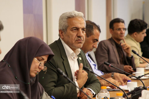 نشست صالحی امیری با نمایندگان تشکل ها، مدیران کل و معاونین صنایع دستی کل کشور