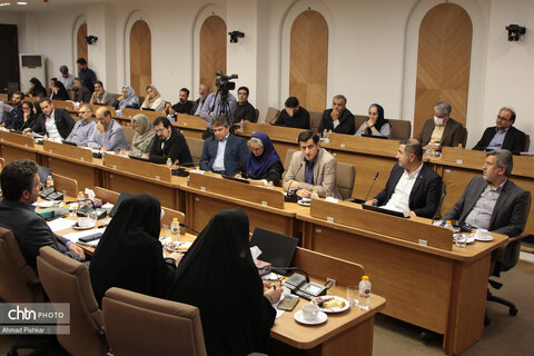 نشست صالحی امیری با نمایندگان تشکل ها، مدیران کل و معاونین صنایع دستی کل کشور