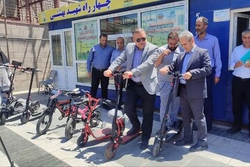 اولین ایستگاه اسکوتر برقی منطقه ۸ در میدان شهید بهشتی افتتاح شد/ حرکت شهرداری منطقه به‌سوی حمل‌ونقل پاک در محدوده تاریخی، فرهنگی و گردشگری تبریز