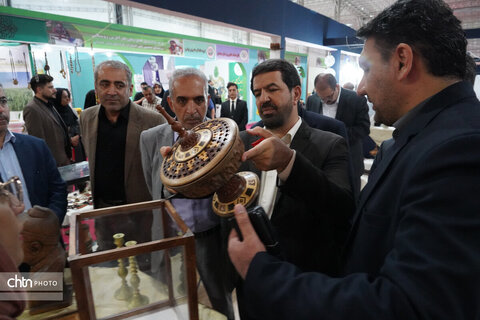 بازدید استاندار همدان از نمایشگاه توانمندی‌های بانوان کارآفرین