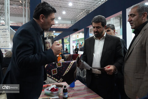 بازدید استاندار همدان از نمایشگاه توانمندی‌های بانوان کارآفرین