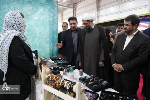 بازدید استاندار همدان از نمایشگاه توانمندی‌های بانوان کارآفرین