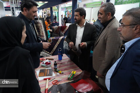 بازدید استاندار همدان از نمایشگاه توانمندی‌های بانوان کارآفرین