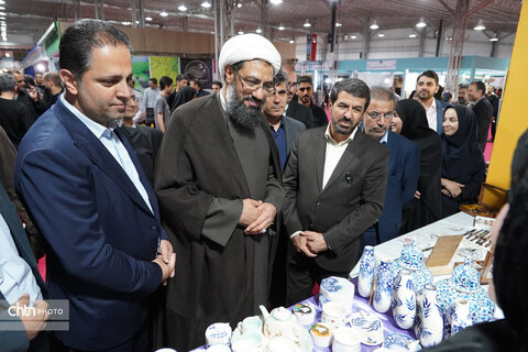 بازدید استاندار همدان از نمایشگاه توانمندی‌های بانوان کارآفرین