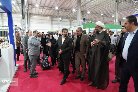 بازدید استاندار همدان از نمایشگاه توانمندی‌های بانوان کارآفرین