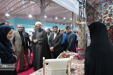 بازدید استاندار همدان از نمایشگاه توانمندی‌های بانوان کارآفرین