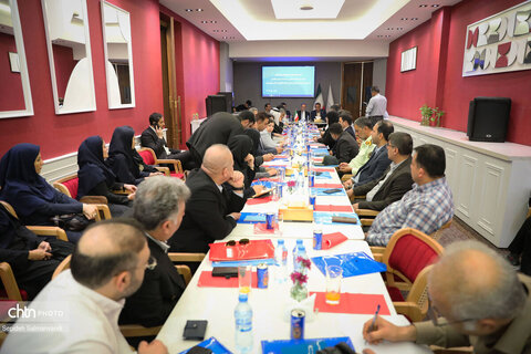نشست معاون گردشگری و رئیس ستاد اجرایی خدمات سفر کشور با مدیران و انجمن‌های صنفی گردشگری خوزستان