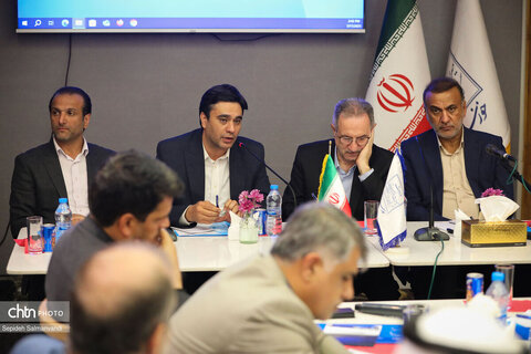 نشست معاون گردشگری و رئیس ستاد اجرایی خدمات سفر کشور با مدیران و انجمن‌های صنفی گردشگری خوزستان