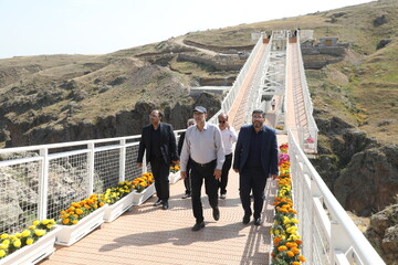 پل معلق ورگه‌سران یکی از پروژه‌های موفق گردشگری استان اردبیل است/ افزایش تنوع تاسیسات لازمه جذب و ماندگاری گردشگران