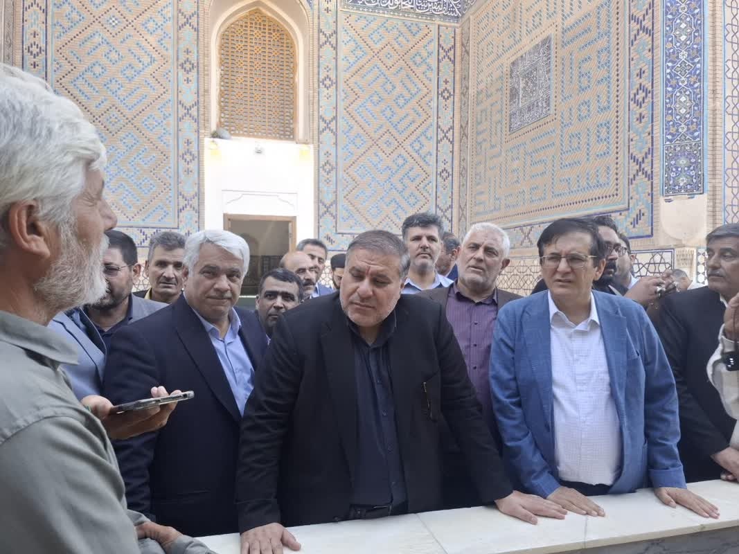 بازدید معاون امور مجلس، حقوقی و استانها وزارت میراثفرهنگی، گردشگری و صنایعدستی از مزار مولانا ابوبکر تایبادی