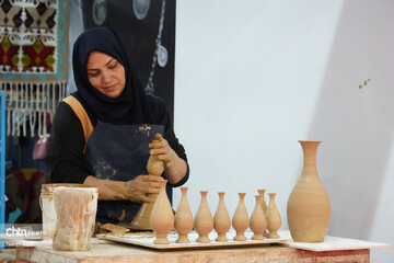 درخشش بانوان هنرمند لالجین در نمایشگاه توانمندی‌ها بانوان کارآفرین استان همدان