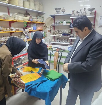 بازدید سرپرست اداره میراث فرهنگی نظر آباد از مرکز تولید صنایع‌دستی تنکمان