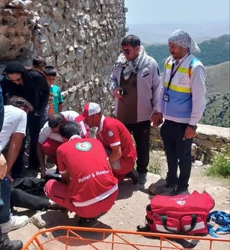 امدادرسانی سریع به گردشگر مصدوم در قلعه بابک/ حضور به‌موقع کارشناس گردشگری و مشارکت گردشگران، جلوه‌ای از مسئولیت‌پذیری در گردشگری ایمن