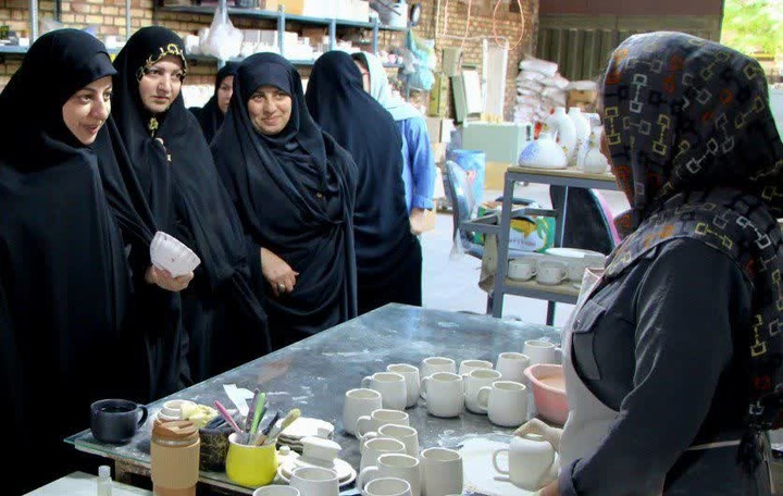 توسعه هنر سفالگری، گامی در راستای اشتغال بانوان و احیای صنایع‌دستی