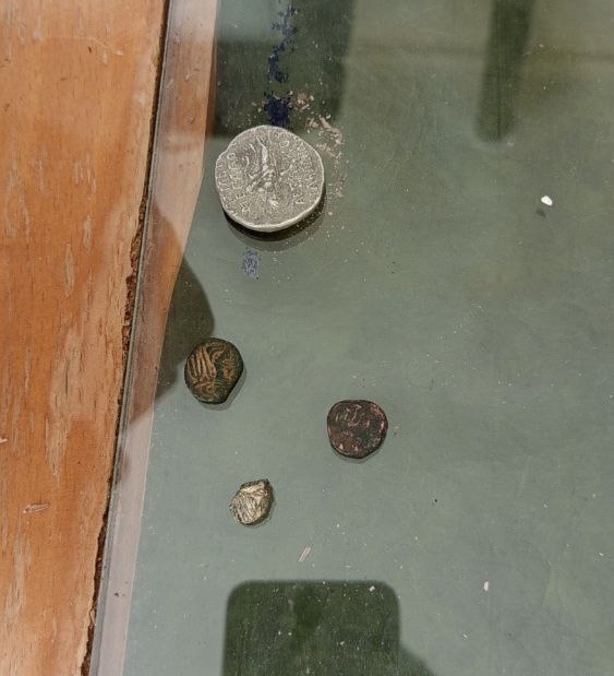 کشف سکه‌های تاریخی در آبدانان ایلام