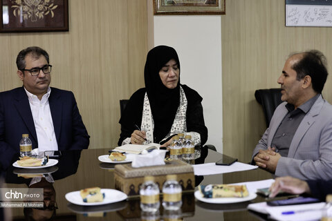 دیدار صمیمانه و بررسی مشکلات معاونت صنایع دستی استان اصفهان در سفر مریم جلالی به این شهر