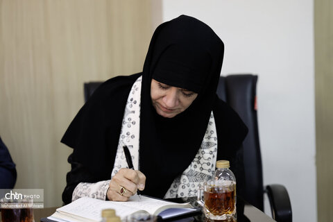 دیدار صمیمانه و بررسی مشکلات معاونت صنایع دستی استان اصفهان در سفر مریم جلالی به این شهر