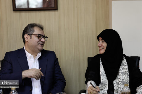 دیدار صمیمانه و بررسی مشکلات معاونت صنایع دستی استان اصفهان در سفر مریم جلالی به این شهر