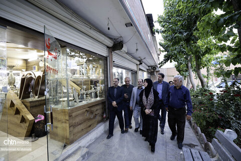 دیدار با هنرمندان قلمزن اصفهان در سفر مهاون صنایع دستی کشور