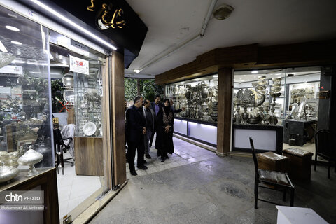 دیدار با هنرمندان قلمزن اصفهان در سفر مهاون صنایع دستی کشور