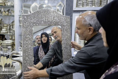 دیدار با هنرمندان قلمزن اصفهان در سفر مهاون صنایع دستی کشور