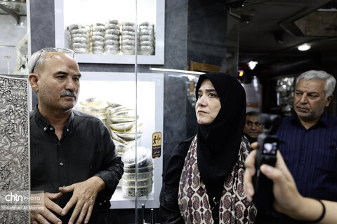 دیدار با هنرمندان قلمزن اصفهان در سفر مهاون صنایع دستی کشور