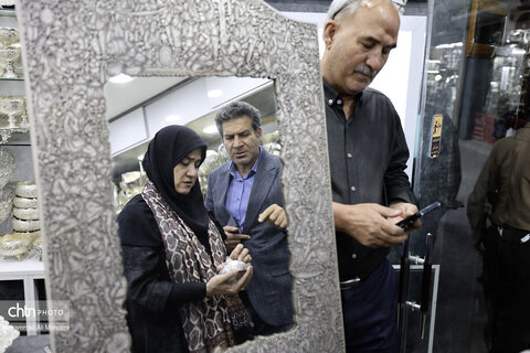 دیدار با هنرمندان قلمزن اصفهان در سفر مهاون صنایع دستی کشور