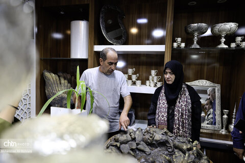 دیدار با هنرمندان قلمزن اصفهان در سفر مهاون صنایع دستی کشور