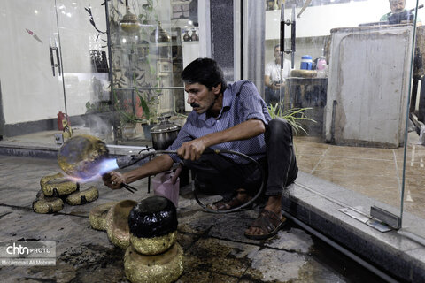 دیدار با هنرمندان قلمزن اصفهان در سفر مهاون صنایع دستی کشور