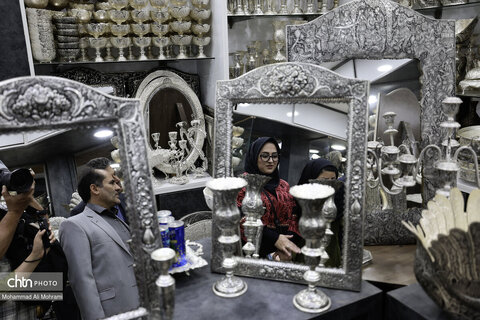 دیدار با هنرمندان قلمزن اصفهان در سفر مهاون صنایع دستی کشور