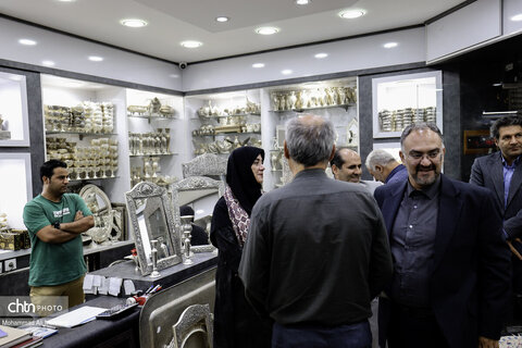 دیدار با هنرمندان قلمزن اصفهان در سفر مهاون صنایع دستی کشور