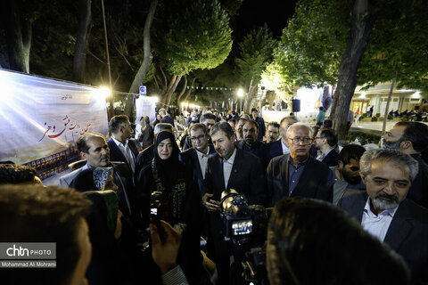 افتتاح گذر صنایع دستی ایران در چهار باغ عباسی با حضور مریم جلالی معاون صنایع دستی کشور