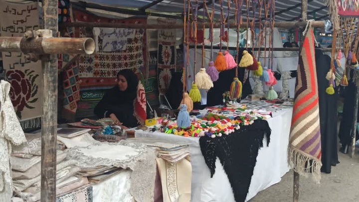 پایان کار نمایشگاه عفاف و حجاب با حضور هنرمندان صنایع‌دستی سلماس