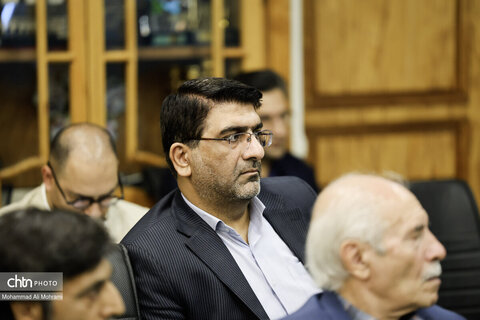نشست تخصصی بررسی موانع تولید و صادرات صنایع دستی در استانداری اصفهان