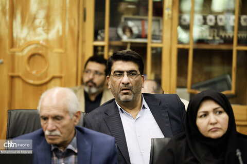 نشست تخصصی بررسی موانع تولید و صادرات صنایع دستی در استانداری اصفهان