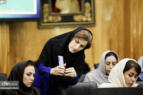 نشست تخصصی بررسی موانع تولید و صادرات صنایع دستی در استانداری اصفهان