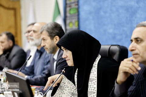 نشست تخصصی بررسی موانع تولید و صادرات صنایع دستی در استانداری اصفهان