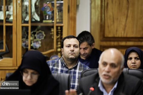 نشست تخصصی بررسی موانع تولید و صادرات صنایع دستی در استانداری اصفهان