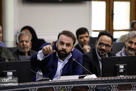 نشست تخصصی بررسی موانع تولید و صادرات صنایع دستی در استانداری اصفهان