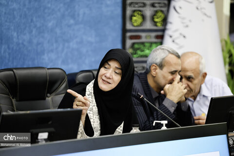 نشست تخصصی بررسی موانع تولید و صادرات صنایع دستی در استانداری اصفهان