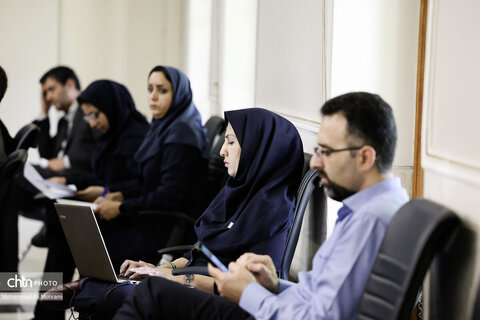 نشست تخصصی بررسی موانع تولید و صادرات صنایع دستی در استانداری اصفهان
