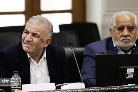 نشست تخصصی بررسی موانع تولید و صادرات صنایع دستی در استانداری اصفهان