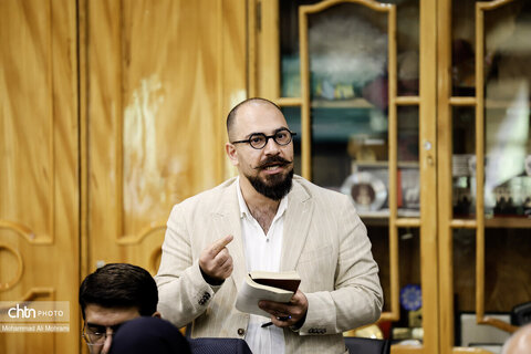 نشست تخصصی بررسی موانع تولید و صادرات صنایع دستی در استانداری اصفهان