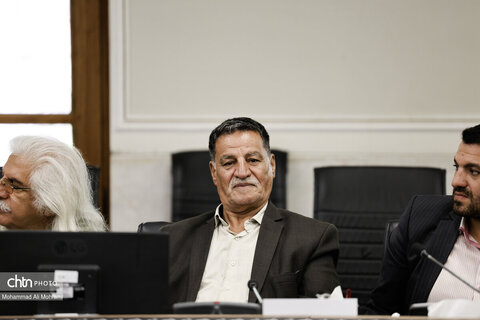 نشست تخصصی بررسی موانع تولید و صادرات صنایع دستی در استانداری اصفهان
