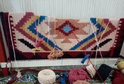 کارگاه گلیم‌بافی رایگان در شهرستان صحنه برگزار می‌شود 