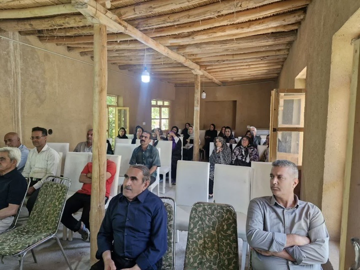 برگزاری کارگاه آموزشی پرورش کرم ابریشم در روستای هدف گردشگری قلعه ‌بالا