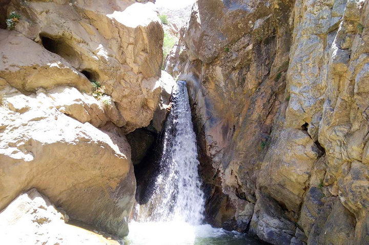 سومین مرحله پاکسازی چشمه تیزآب برگزار می‌شود